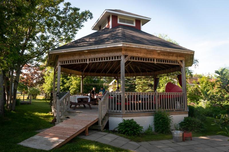 Complexe D'Hebergement La Maison Touristique Dugas キャラキット エクステリア 写真